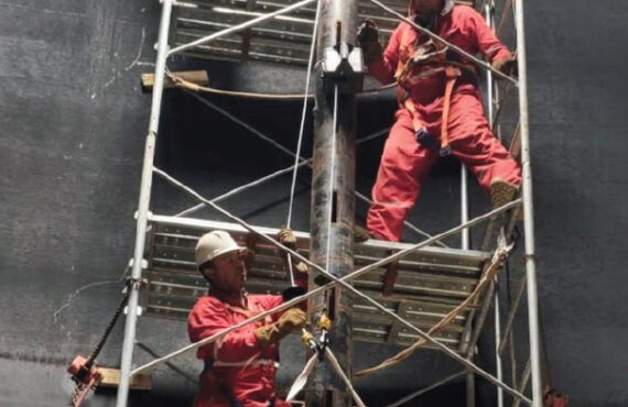 workers-on-scaffolding
